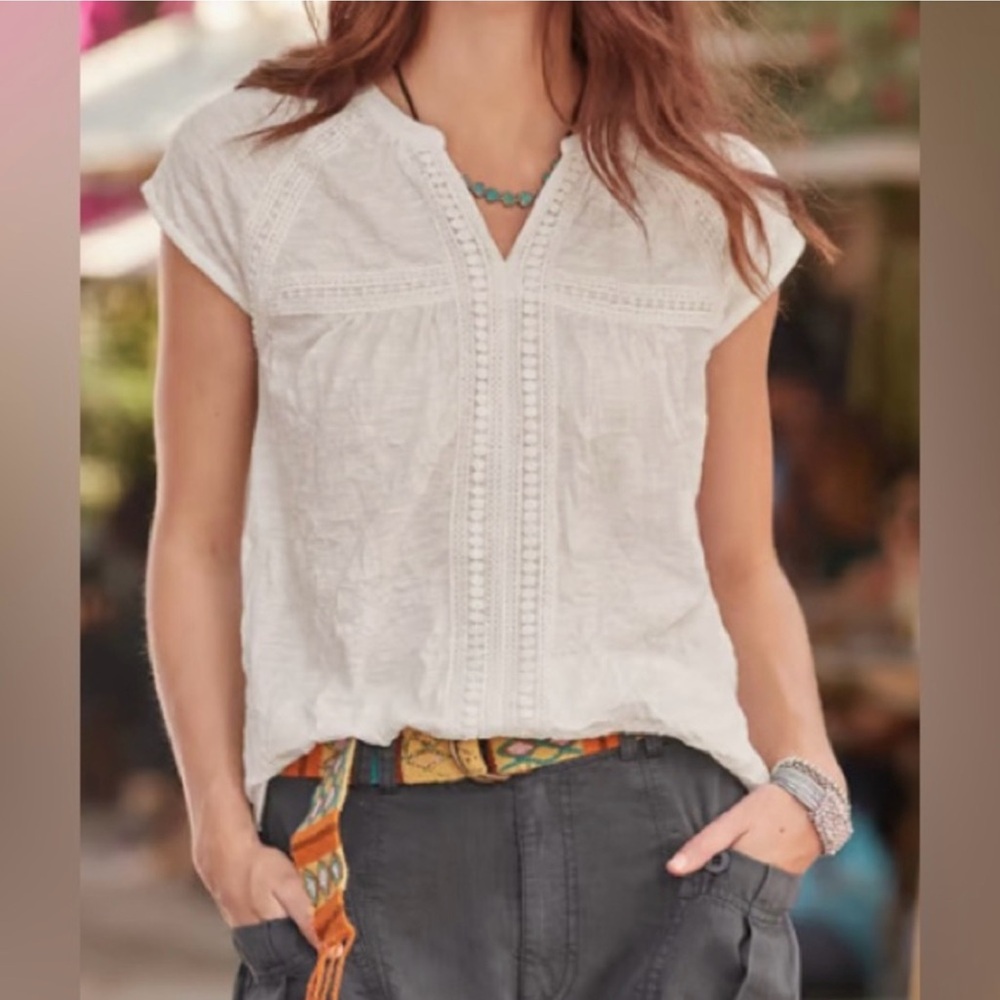 Sundance romance, textured short sleeve tee, petite small. White.